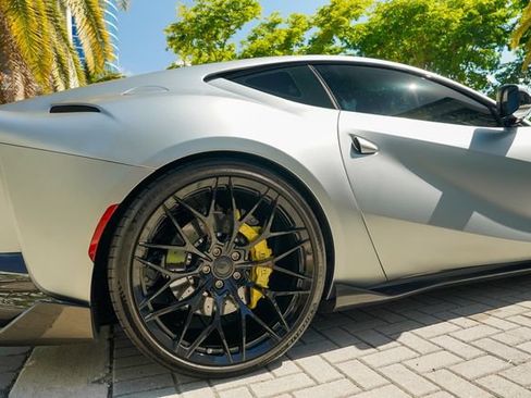 Used 2018 Ferrari 812 Superfast RWD image 28