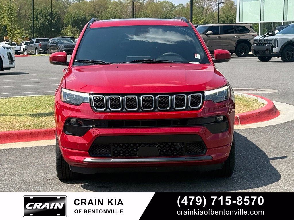 Used 2024 Jeep Compass Limited AWD/4WD image 2