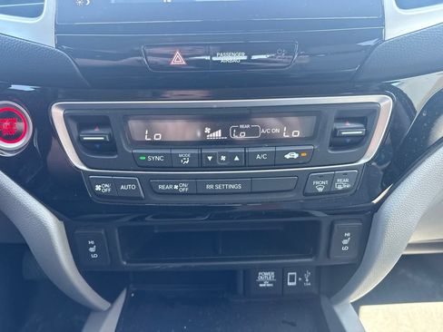 Used 2017 Honda Ridgeline RTL-E image 23