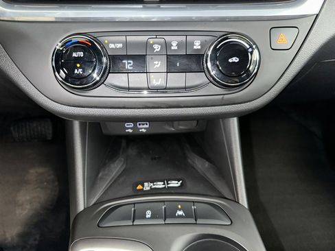 Certified 2024 Buick Envista Preferred w/ Convenience II Package image 12