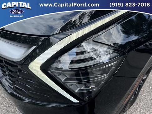 Used 2025 Kia Sportage EX w/ Premium Package FWD image 11