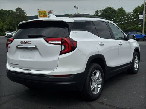 Used 2022 GMC Terrain SLE w/ Driver Convenience Package FWD image 13