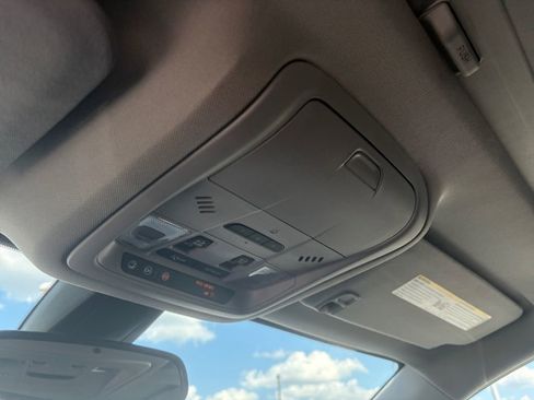Used 2023 GMC Acadia AT4 w/ Technology Package AWD/4WD image 17