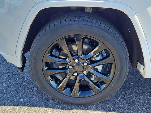 Used 2020 Jeep Grand Cherokee Altitude image 13