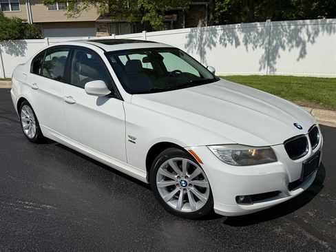 Used 2011 BMW 328i xDrive Sedan AWD/4WD image 2