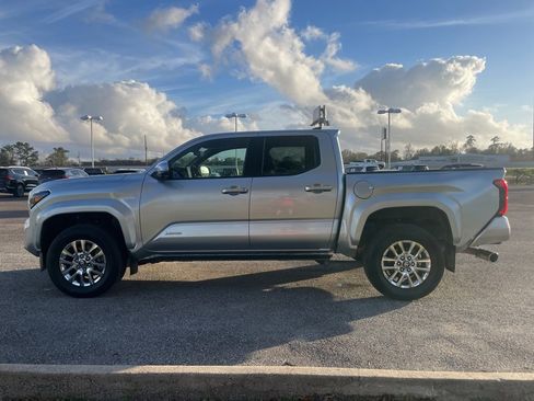 Used 2024 Toyota Tacoma Limited w/ Limited Package (LT) image 4