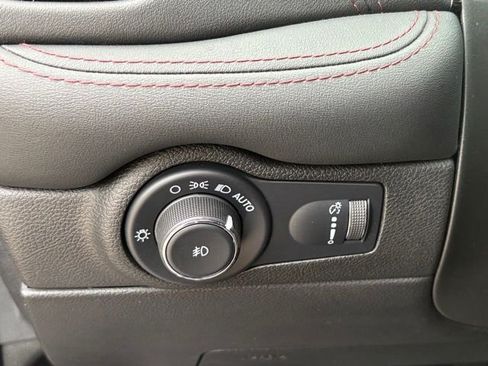 Used 2022 Dodge Durango R/T w/ Tow 'N Go Package AWD/4WD image 19