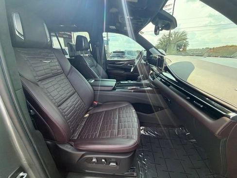 Used 2022 Cadillac Escalade Premium Luxury Platinum AWD/4WD image 12