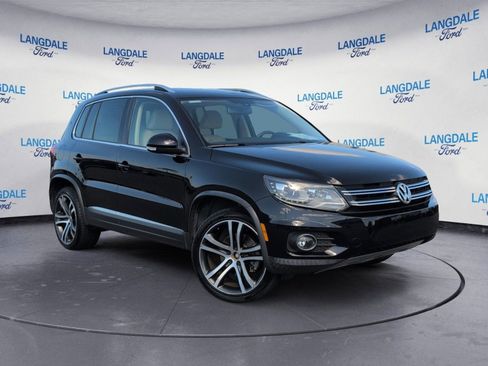 Used 2017 Volkswagen Tiguan SEL image 2