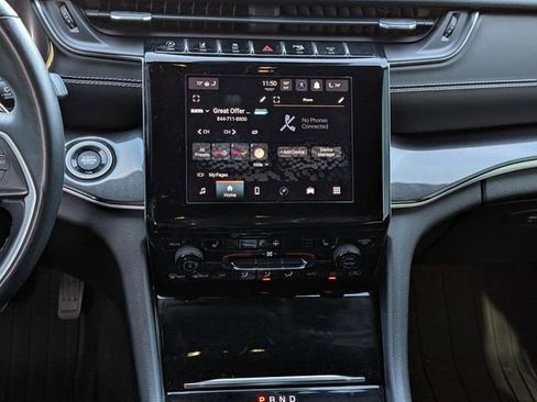 Used 2021 Jeep Grand Cherokee L Laredo image 32