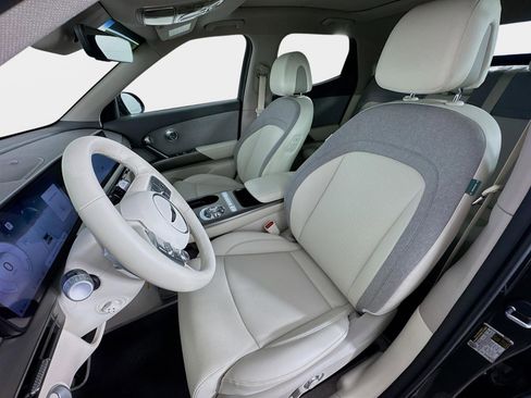 New 2024 Genesis GV60 RWD image 11