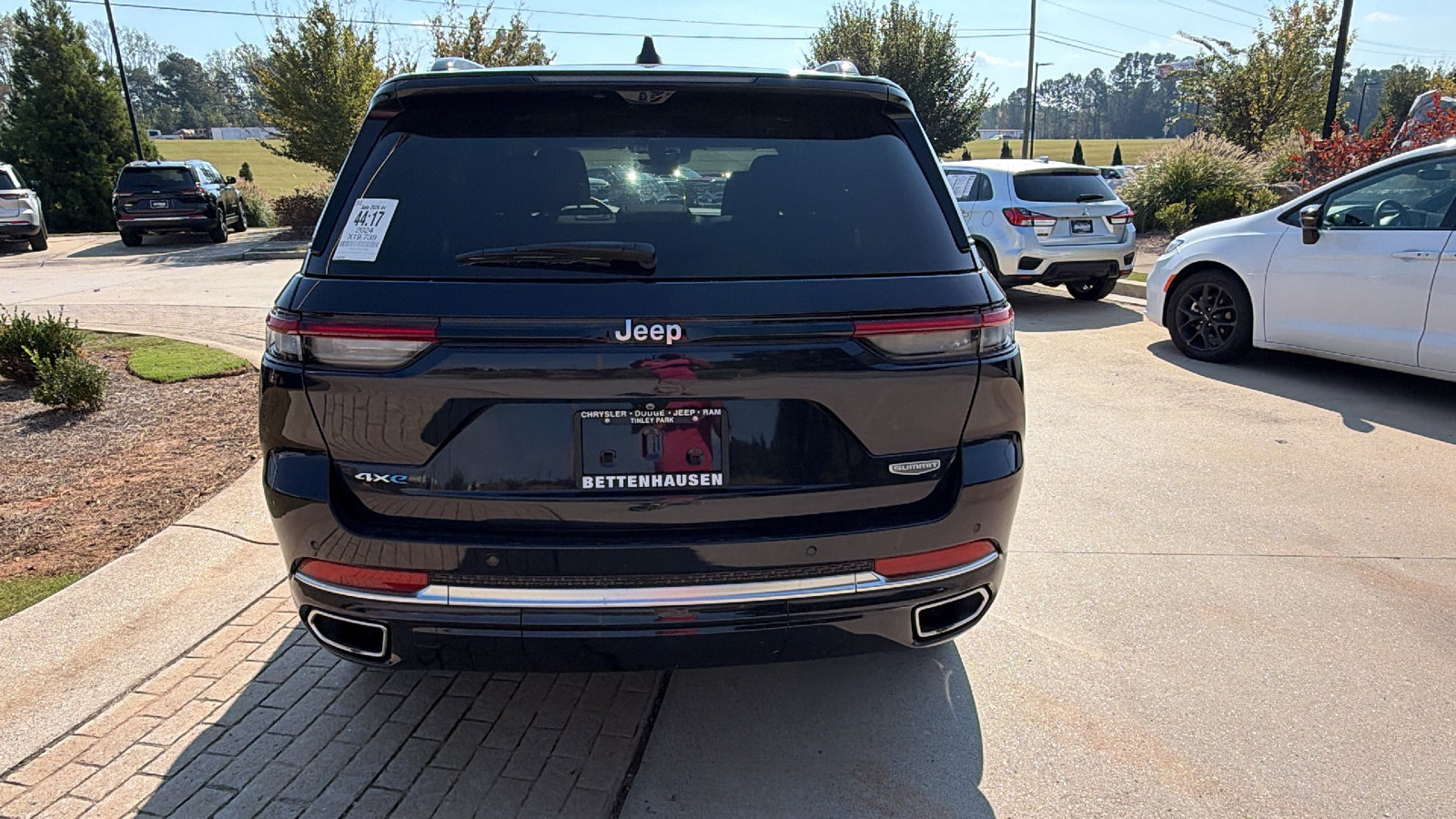 Used 2024 Jeep Grand Cherokee Summit AWD/4WD image 9