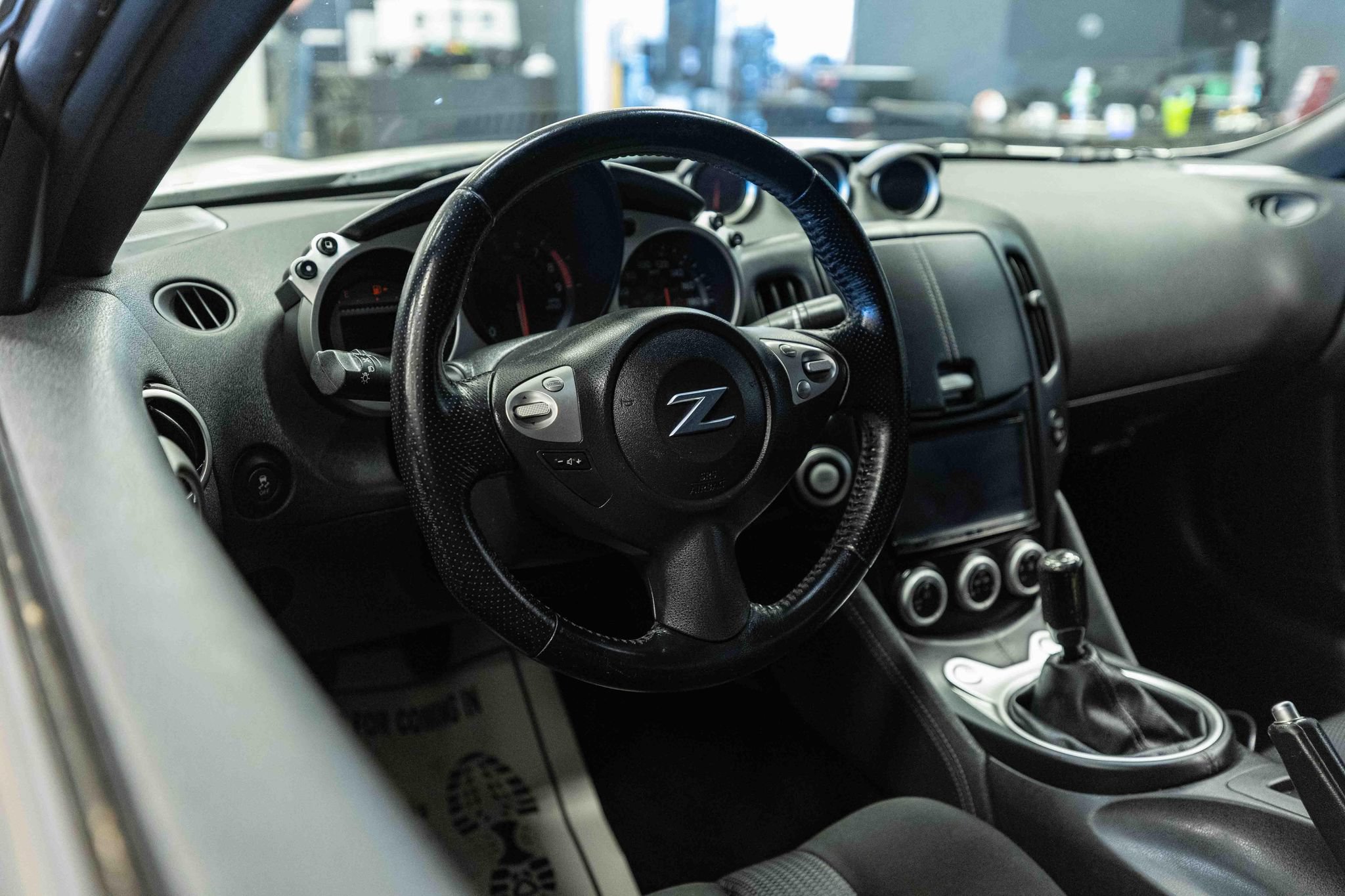 Used 2014 Nissan 370Z Coupe RWD image 8