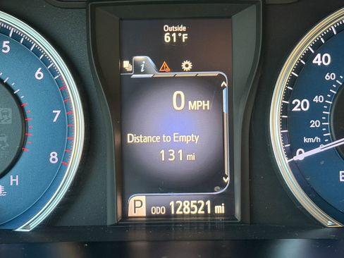 Used 2017 Toyota Camry LE FWD image 5