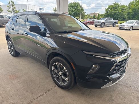 Used 2024 Chevrolet Blazer LT w/ Convenience Package FWD image 4