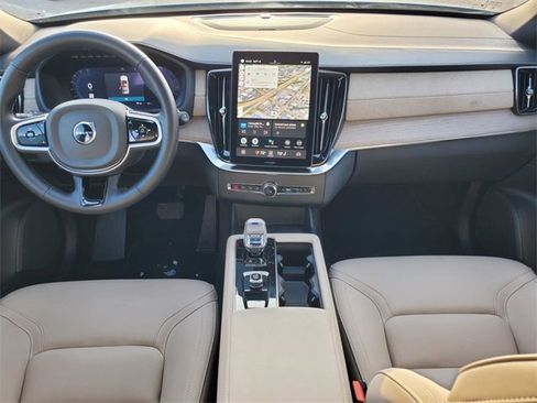 Used 2025 Volvo XC90 B6 Plus image 28