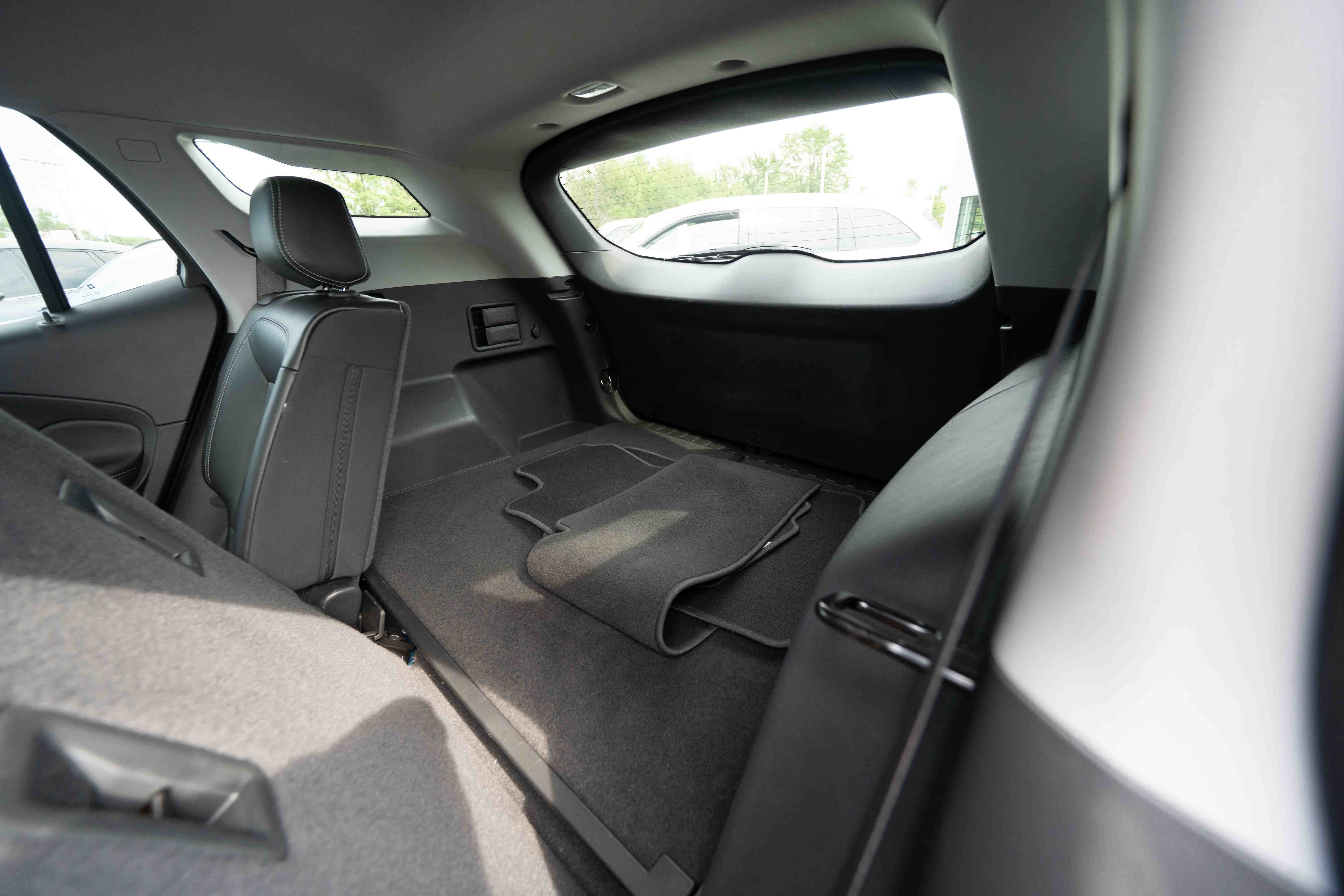Used 2023 GMC Terrain SLT AWD/4WD image 24