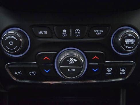 Used 2019 Jeep Cherokee Limited AWD/4WD image 31