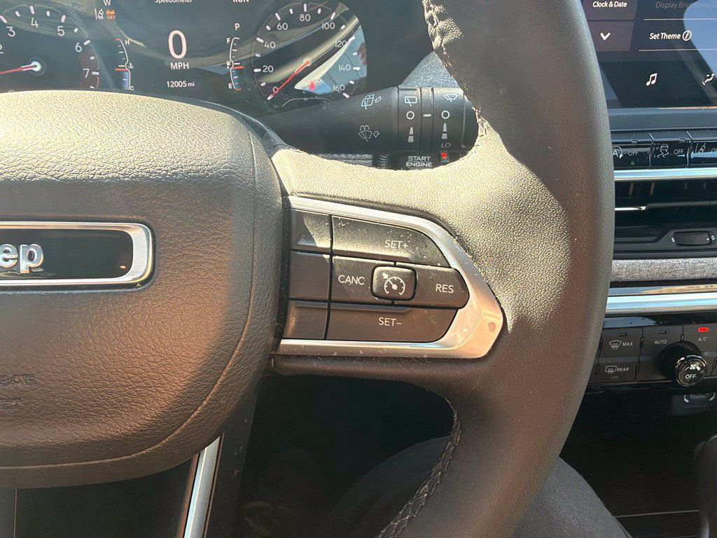 Used 2023 Jeep Compass Latitude w/ Convenience Group AWD/4WD image 26