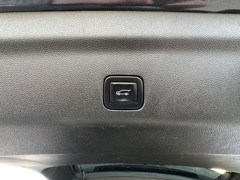 Used 2022 Chevrolet Suburban RST w/ Luxury Package image 13