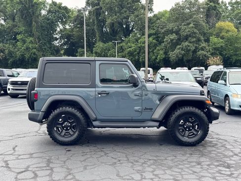 Used 2025 Jeep Wrangler Sport AWD/4WD image 4