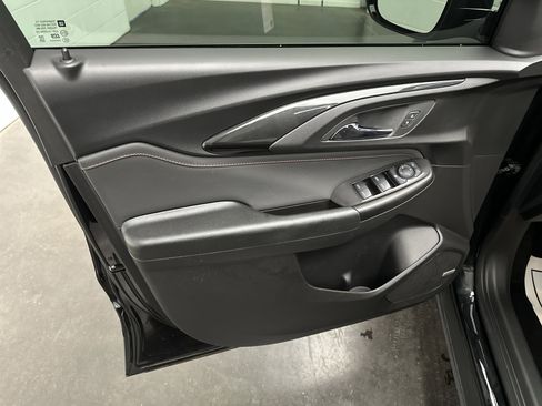 Used 2023 Chevrolet TrailBlazer RS w/ Technology Package image 16