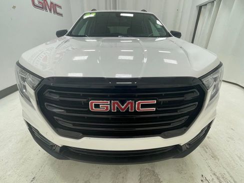 Used 2024 GMC Terrain SLE w/ Elevation Edition AWD/4WD image 2