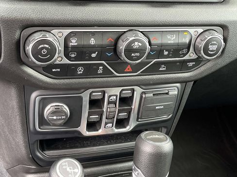 Used 2024 Jeep Gladiator Sport image 29