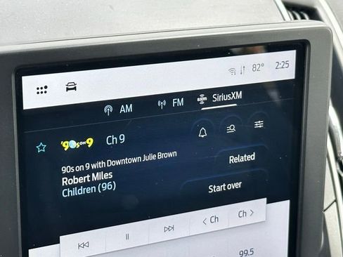 Used 2024 Ford Edge SEL image 13