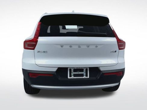 Used 2025 Volvo XC40 B5 Core image 23