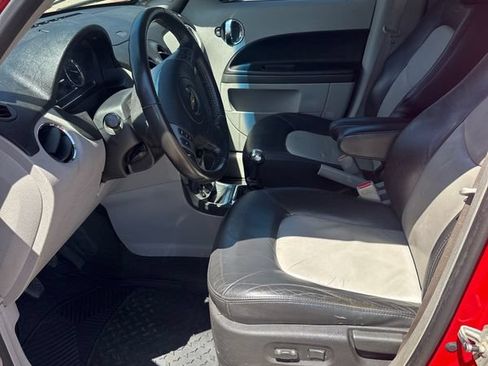 Used 2006 Chevrolet HHR LT w/ HHR Spring Edition Package FWD image 2