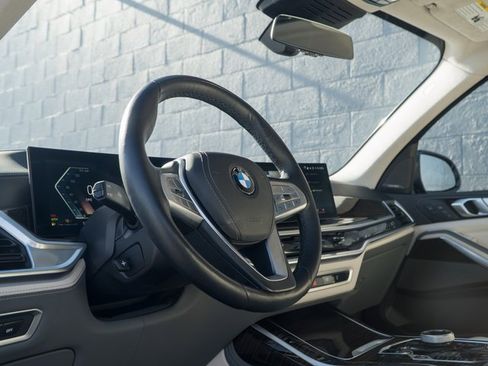 Used 2024 BMW X7 xDrive40i w/ Executive Package image 4