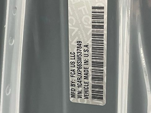 Used 2025 Jeep Wrangler Unlimited Sahara image 29