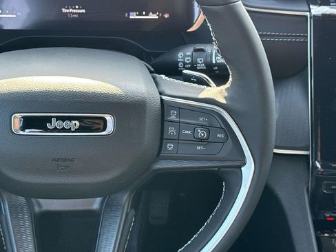 New 2025 Jeep Grand Cherokee Altitude image 15