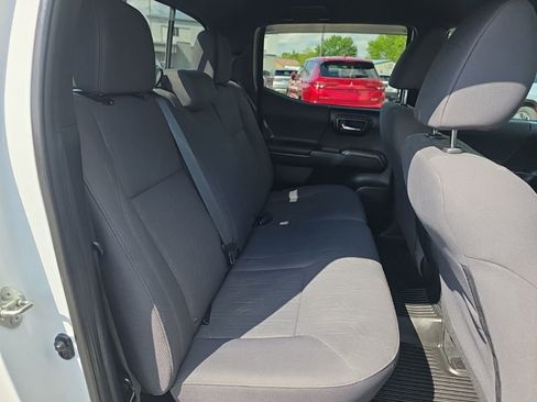 Used 2019 Toyota Tacoma TRD Sport AWD/4WD image 24