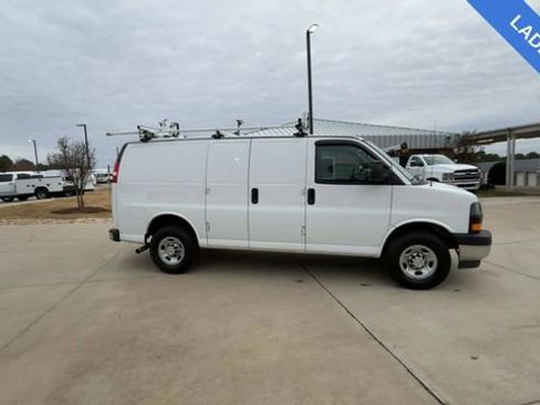 Used 2022 Chevrolet Express 2500 Work Van w/ Driver Convenience Package image 6