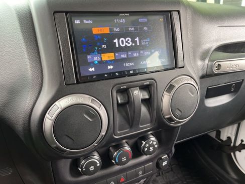 Used 2017 Jeep Wrangler Sport AWD/4WD image 32