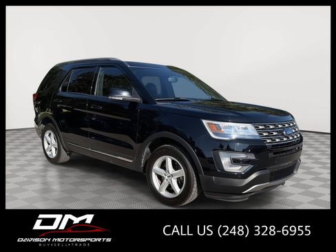 Used 2017 Ford Explorer XLT w/ Equipment Group 202A AWD/4WD image 1