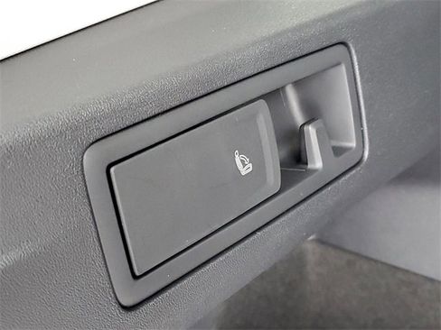 New 2026 Volkswagen Tiguan SE image 8