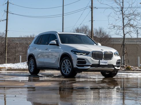 Certified 2023 BMW X5 xDrive40i w/ Premium Package image 2