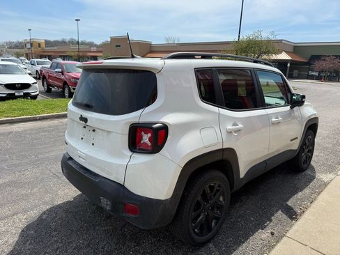 Used 2023 Jeep Renegade Altitude image 6
