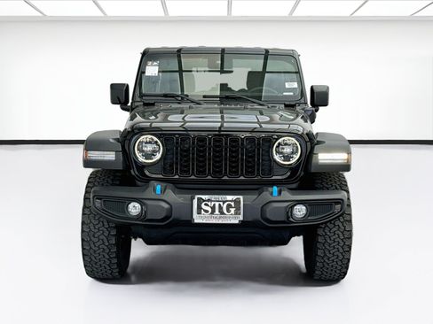 Used 2024 Jeep Wrangler Unlimited AWD/4WD image 2