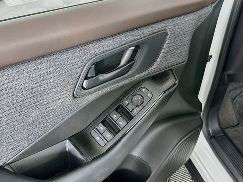 Used 2023 Nissan Rogue S FWD image 15