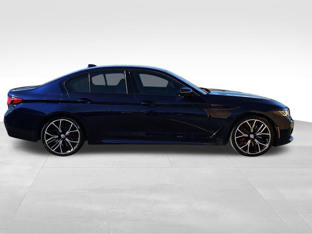 Used 2023 BMW M550i xDrive w/ Executive Package AWD/4WD image 2