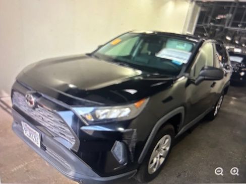 Used 2022 Toyota RAV4 LE AWD/4WD image 1
