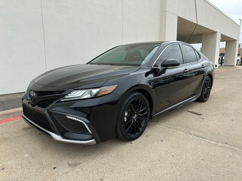 Used 2022 Toyota Camry XSE image 3