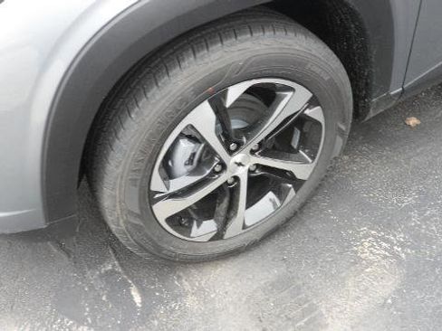 New 2026 Chevrolet Trax RS w/ Sunroof Package FWD image 5