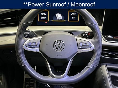 Used 2025 Volkswagen Tiguan SE R-Line image 7