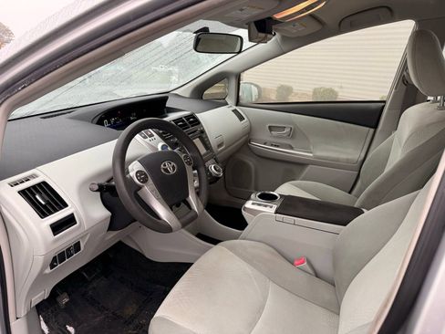 Used 2014 Toyota Prius V Two image 12