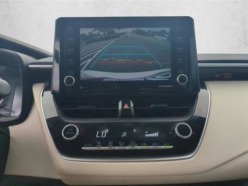 Used 2022 Toyota Corolla LE FWD image 17